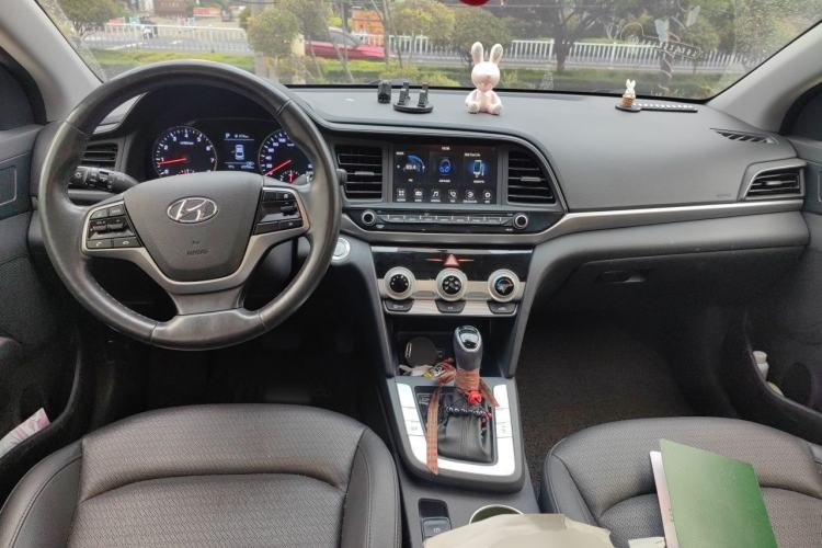 Used Hyundai Elantra (6th Generation / Lingdong) 2020 1.5L CVT Smart & Stylish – Elite Version Center Console