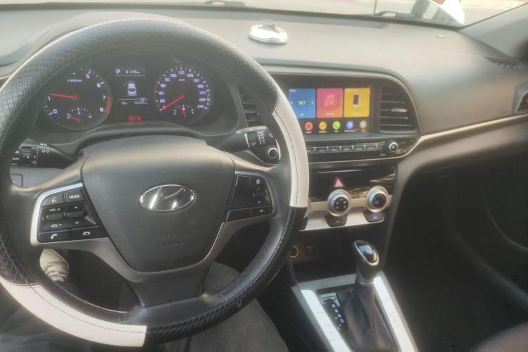 Used Hyundai Elantra (6th Generation / Lingdong) 2020 1.5L CVT Smart & Stylish – Elite Version Center Console