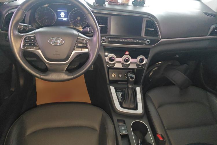 Used Hyundai Elantra (6th Generation / Lingdong) 2020 1.5L CVT Smart & Stylish – Elite Version Center Console