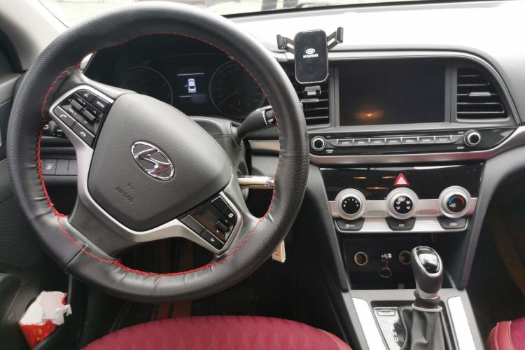 Used Hyundai Elantra (6th Generation / Lingdong) 2020 1.5L CVT Smart & Stylish – Elite Version Center Console
