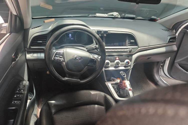 Used Hyundai Elantra (6th Generation / Lingdong) 2020 1.5L CVT Smart & Stylish – Elite Version Center Console