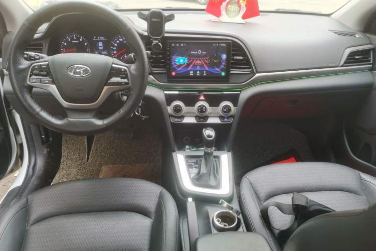 Used Hyundai Elantra (6th Generation / Lingdong) 2020 1.5L CVT Smart & Stylish – Elite Version Center Console