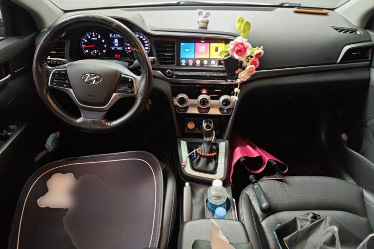 Used Hyundai Elantra (6th Generation / Lingdong) 2020 1.5L CVT Smart & Stylish – Elite Version Center Console