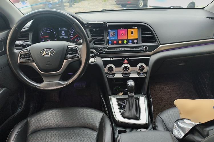 Used Hyundai Elantra (6th Generation / Lingdong) 2020 1.5L CVT Smart & Stylish – Elite Version Center Console