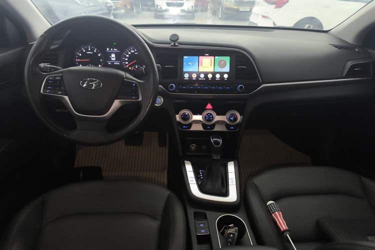Used Hyundai Elantra (6th Generation / Lingdong) 2020 1.5L CVT Smart & Stylish – Elite Version Center Console