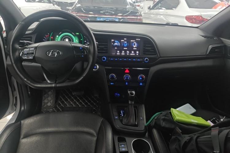 Used Hyundai Elantra (6th Generation / Lingdong) 2020 1.4T Dual-Clutch Xuan Dong · Dynamic Version Center Console