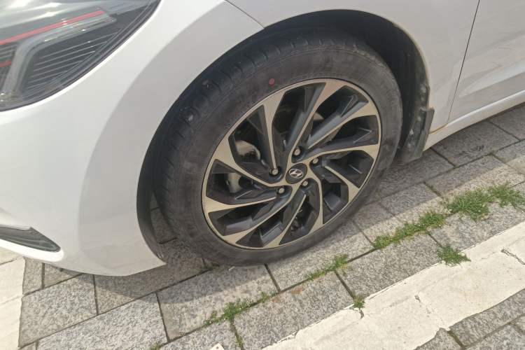 Used Hyundai Elantra (6th Generation / Lingdong) 2020 1.5L CVT Smart & Stylish – Elite Version Exterior 2
