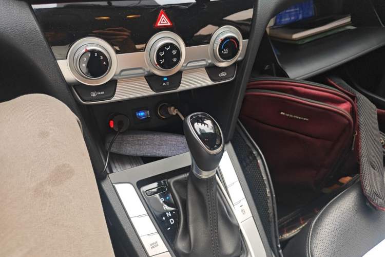 Used Hyundai Elantra (6th Generation / Lingdong) 2020 1.5L CVT Smart & Stylish – Elite Version Gear Lever