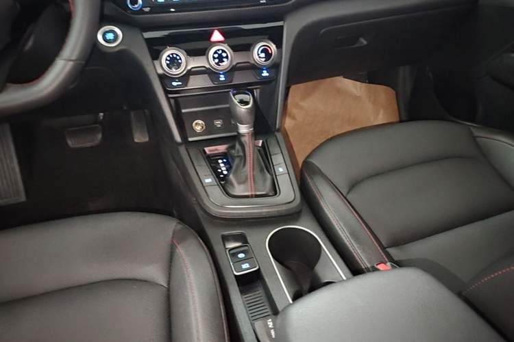 Used Hyundai Elantra (6th Generation / Lingdong) 2020 1.4T Dual-Clutch Xuan Dong · Dynamic Version Gear Lever