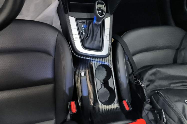 Used Hyundai Elantra (6th Generation / Lingdong) 2020 1.5L CVT Smart & Stylish – Elite Version Gear Lever