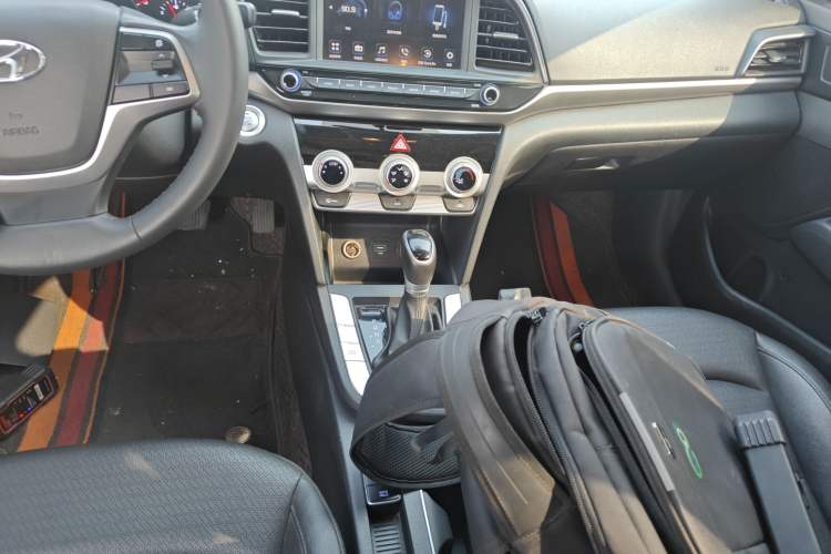 Used Hyundai Elantra (6th Generation / Lingdong) 2020 1.5L CVT Smart & Stylish – Elite Version Gear Lever