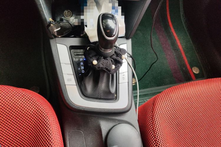 Used Hyundai Elantra (6th Generation / Lingdong) 2020 1.5L CVT Smart & Stylish – Elite Version Gear Lever