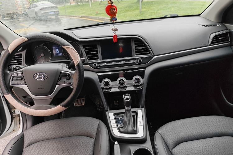 Used Hyundai Elantra (6th Generation / Lingdong) 2020 1.5L CVT Smart & Stylish – Elite Version Gear Lever
