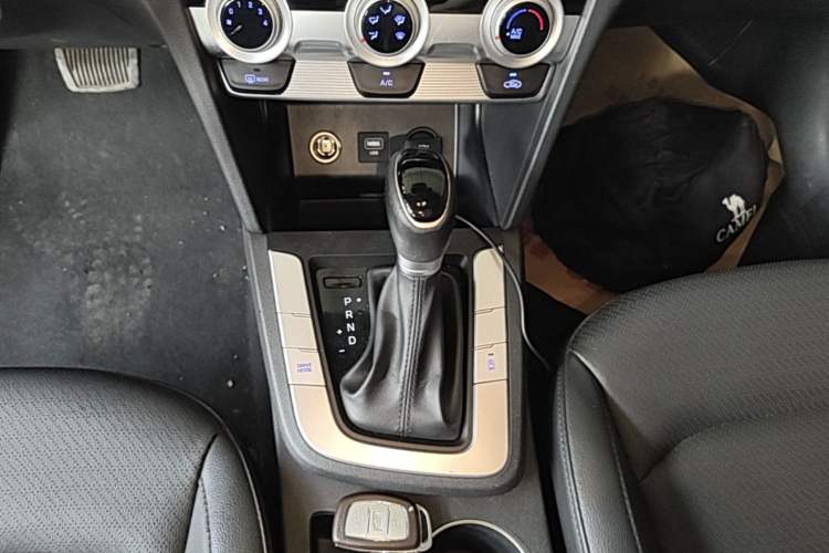 Used Hyundai Elantra (6th Generation / Lingdong) 2020 1.5L CVT Smart & Stylish – Elite Version Gear Lever