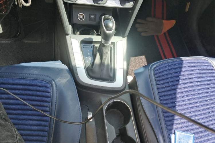 Used Hyundai Elantra (6th Generation / Lingdong) 2020 1.5L CVT Smart & Stylish – Elite Version Gear Lever