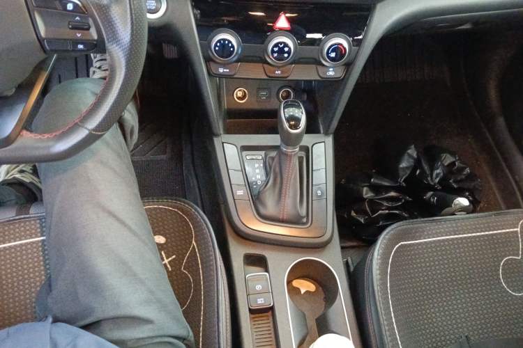 Used Hyundai Elantra (6th Generation / Lingdong) 2020 1.4T Dual-Clutch Xuan Dong · Dynamic Version Gear Lever