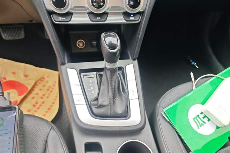 Used Hyundai Elantra (6th Generation / Lingdong) 2020 1.5L CVT Smart & Stylish – Elite Version Gear Lever