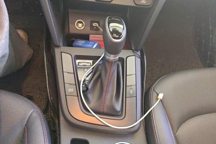 Used Hyundai Elantra (6th Generation / Lingdong) 2020 1.4T Dual-Clutch Xuan Dong · Dynamic Version Gear Lever