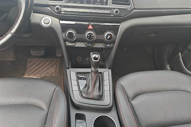 Used Hyundai Elantra (6th Generation / Lingdong) 2020 1.4T Dual-Clutch Xuan Dong · Dynamic Version Gear Lever