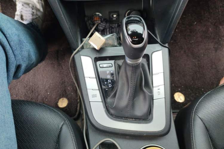 Used Hyundai Elantra (6th Generation / Lingdong) 2020 1.5L CVT Smart & Stylish – Elite Version Gear Lever