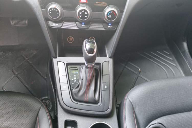 Used Hyundai Elantra (6th Generation / Lingdong) 2020 1.4T Dual-Clutch Xuan Dong · Dynamic Version Gear Lever