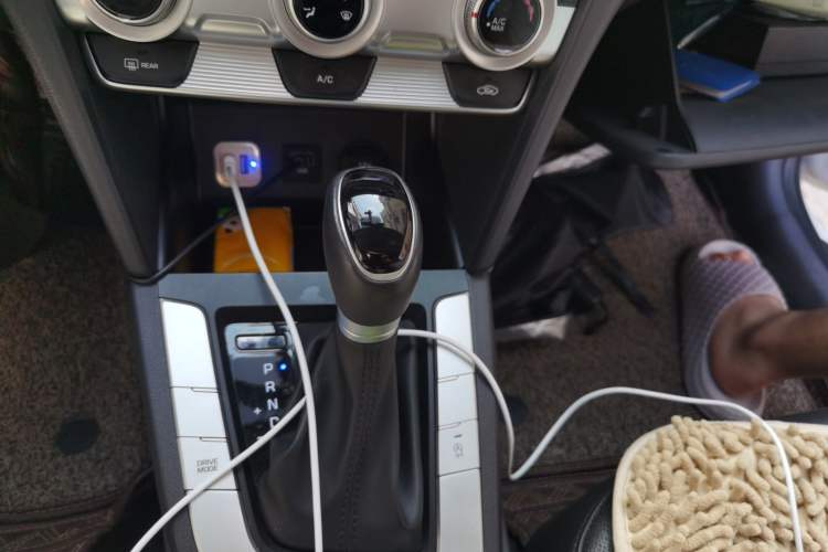 Used Hyundai Elantra (6th Generation / Lingdong) 2020 1.5L CVT Smart & Stylish – Elite Version Gear Lever