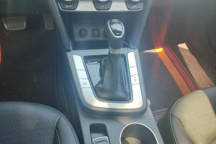 Used Hyundai Elantra (6th Generation / Lingdong) 2020 1.5L CVT Smart & Stylish – Elite Version Gear Lever