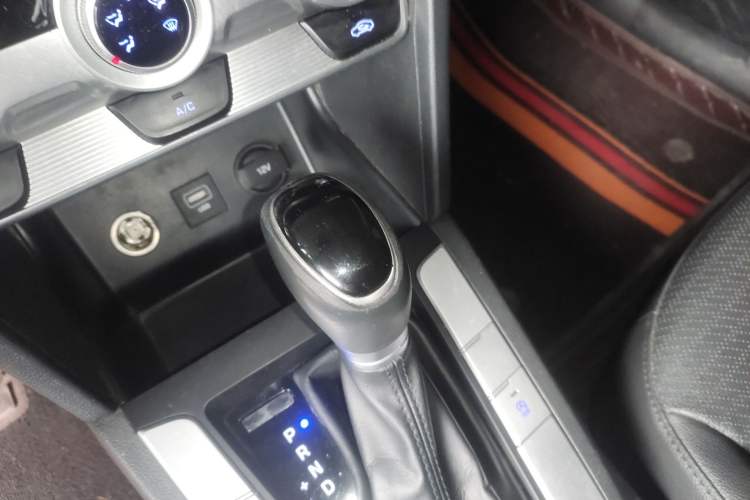 Used Hyundai Elantra (6th Generation / Lingdong) 2020 1.5L CVT Smart & Stylish – Elite Version Gear Lever