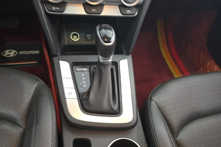 Used Hyundai Elantra (6th Generation / Lingdong) 2020 1.5L CVT Smart & Stylish – Elite Version Gear Lever