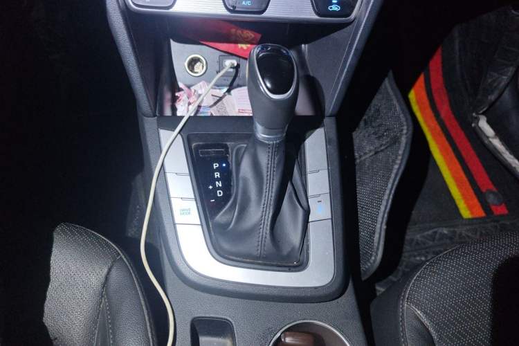 Used Hyundai Elantra (6th Generation / Lingdong) 2020 1.5L CVT Smart & Stylish – Elite Version Gear Lever