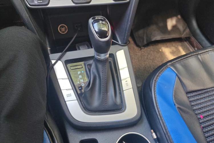 Used Hyundai Elantra (6th Generation / Lingdong) 2020 1.5L CVT Smart & Stylish – Elite Version Gear Lever