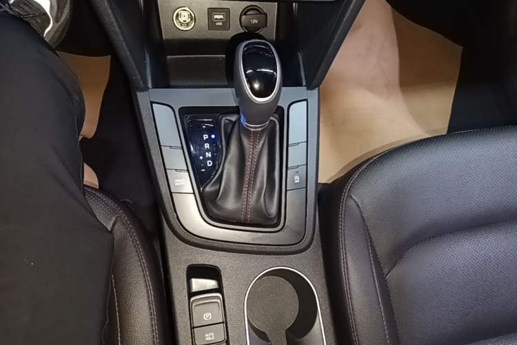 Used Hyundai Elantra (6th Generation / Lingdong) 2020 1.4T Dual-Clutch Xuan Dong · Dynamic Version Gear Lever