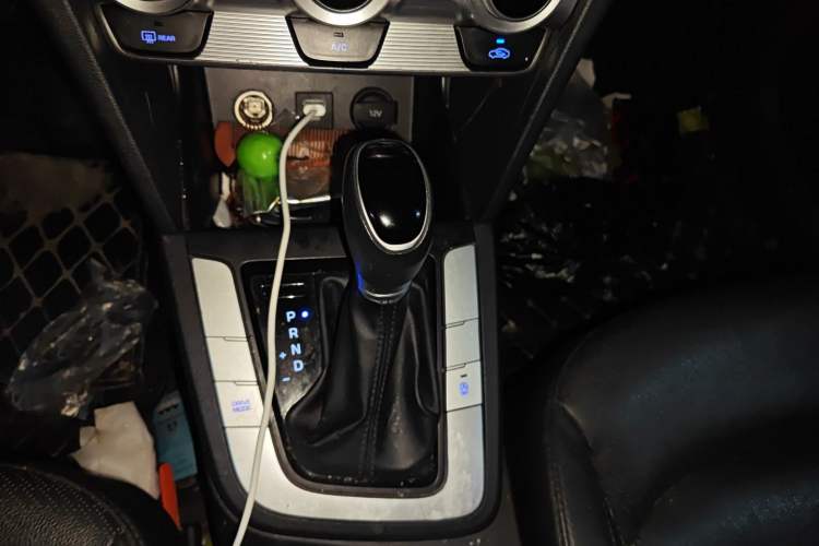 Used Hyundai Elantra (6th Generation / Lingdong) 2020 1.5L CVT Smart & Stylish – Elite Version Gear Lever