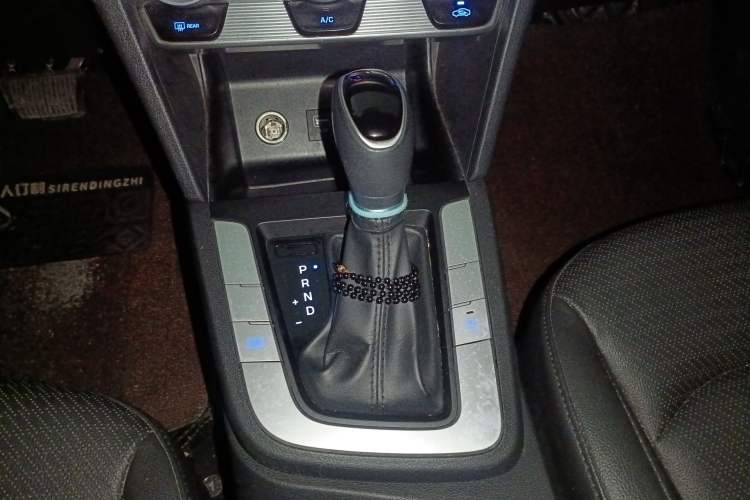 Used Hyundai Elantra (6th Generation / Lingdong) 2020 1.5L CVT Smart & Stylish – Elite Version Gear Lever