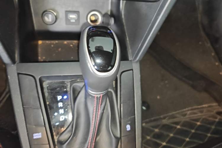 Used Hyundai Elantra (6th Generation / Lingdong) 2020 1.4T Dual-Clutch Xuan Dong · Dynamic Version Gear Lever