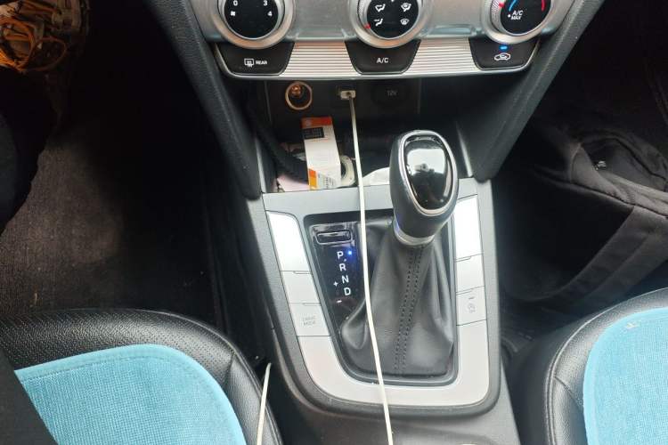 Used Hyundai Elantra (6th Generation / Lingdong) 2020 1.5L CVT Smart & Stylish – Elite Version Gear Lever