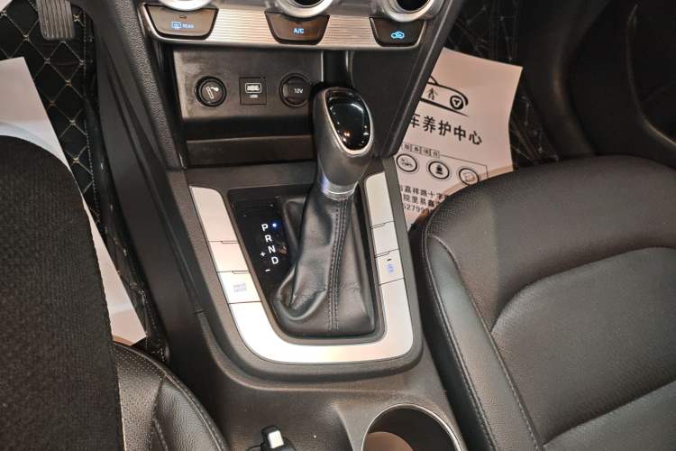 Used Hyundai Elantra (6th Generation / Lingdong) 2020 1.5L CVT Smart & Stylish – Elite Version Gear Lever