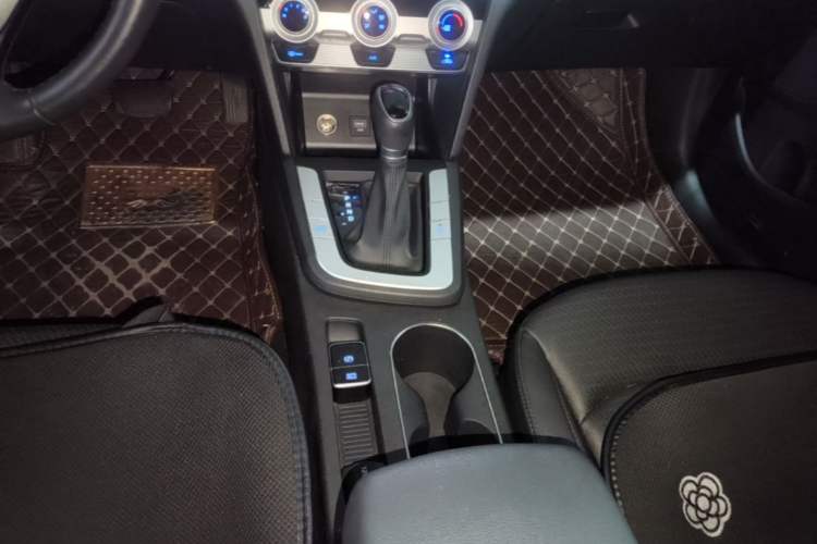 Used Hyundai Elantra (6th Generation / Lingdong) 2020 1.5L CVT Smart & Stylish – Elite Version Gear Lever