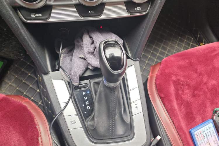 Used Hyundai Elantra (6th Generation / Lingdong) 2020 1.5L CVT Smart & Stylish – Elite Version Gear Lever