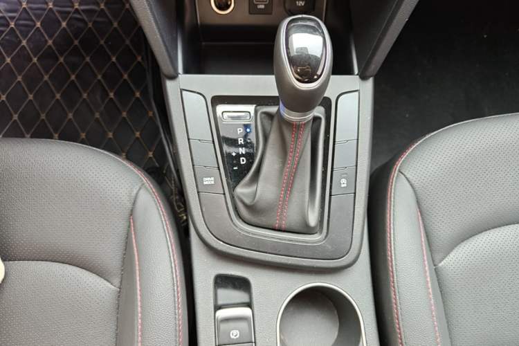 Used Hyundai Elantra (6th Generation / Lingdong) 2020 1.4T Dual-Clutch Xuan Dong · Dynamic Version Gear Lever