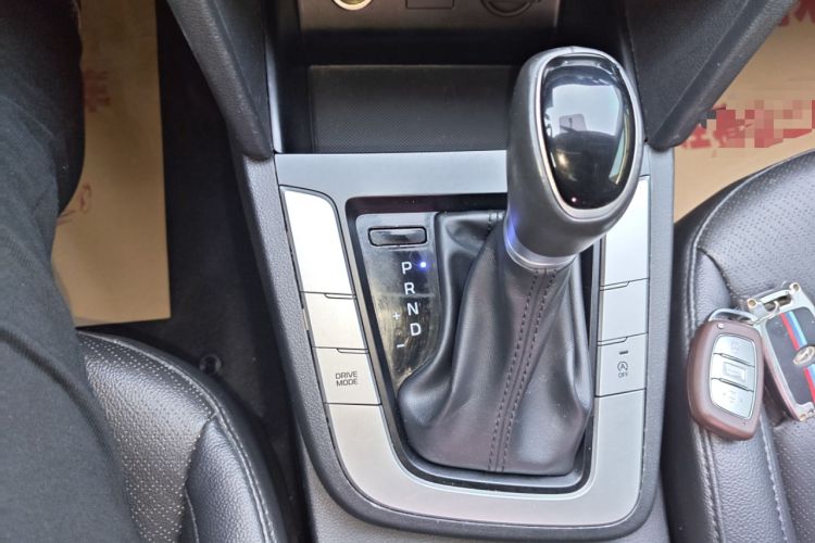 Used Hyundai Elantra (6th Generation / Lingdong) 2020 1.5L CVT Smart & Stylish – Elite Version Gear Lever