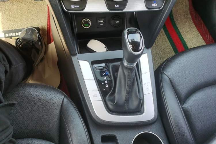 Used Hyundai Elantra (6th Generation / Lingdong) 2020 1.5L CVT Smart & Stylish – Elite Version Gear Lever