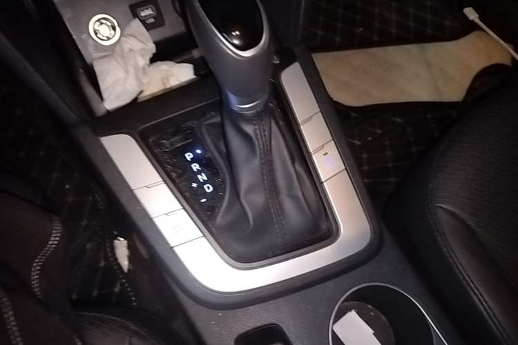 Used Hyundai Elantra (6th Generation / Lingdong) 2020 1.5L CVT Smart & Stylish – Elite Version Gear Lever