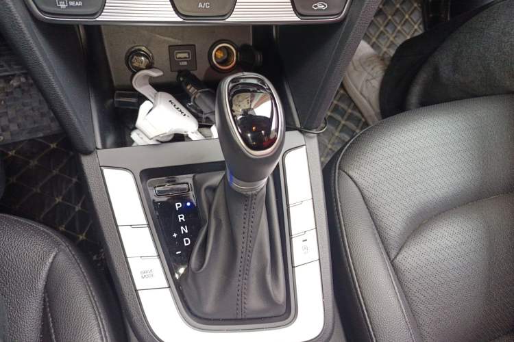 Used Hyundai Elantra (6th Generation / Lingdong) 2020 1.5L CVT Smart & Stylish – Elite Version Gear Lever
