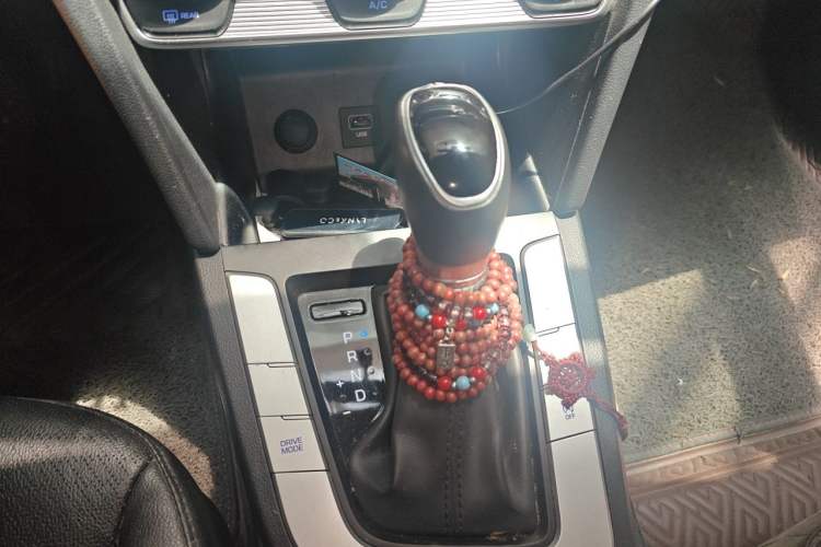 Used Hyundai Elantra (6th Generation / Lingdong) 2020 1.5L CVT Smart & Stylish – Elite Version Gear Lever