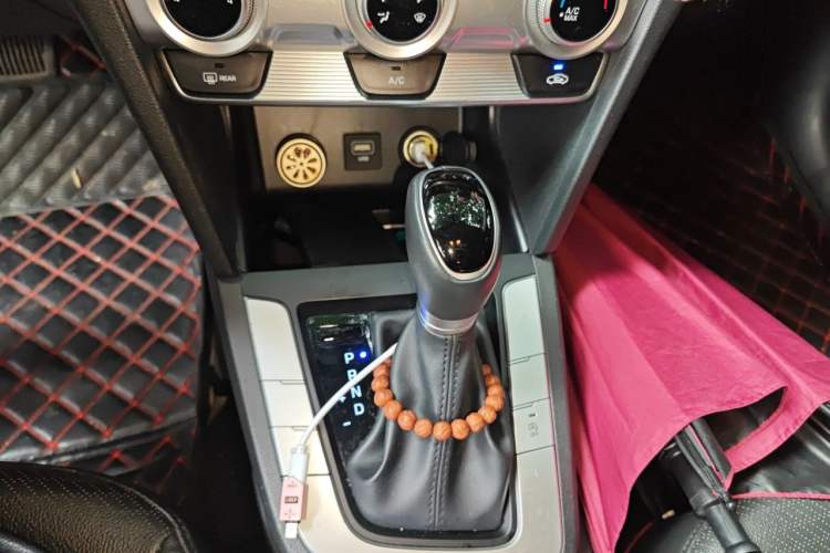 Used Hyundai Elantra (6th Generation / Lingdong) 2020 1.5L CVT Smart & Stylish – Elite Version Gear Lever