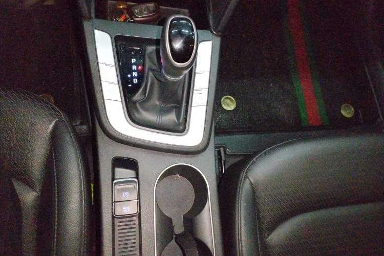 Used Hyundai Elantra (6th Generation / Lingdong) 2020 1.5L CVT Smart & Stylish – Elite Version Gear Lever