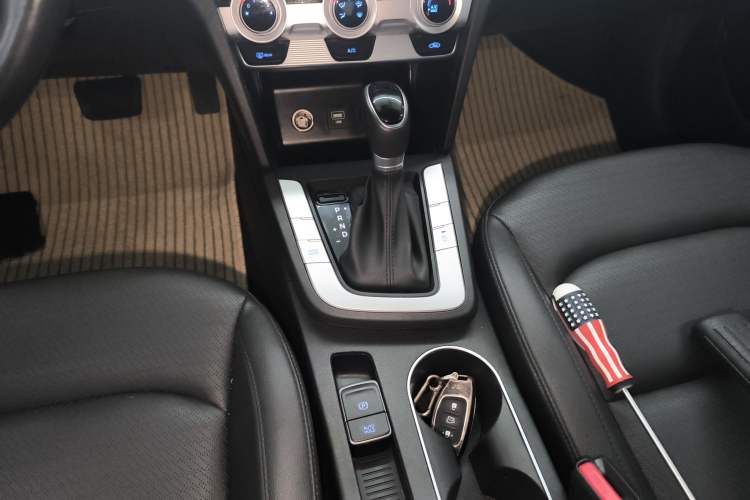 Used Hyundai Elantra (6th Generation / Lingdong) 2020 1.5L CVT Smart & Stylish – Elite Version Gear Lever