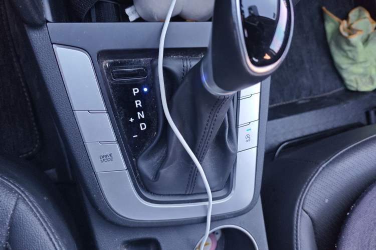 Used Hyundai Elantra (6th Generation / Lingdong) 2020 1.5L CVT Smart & Stylish – Elite Version Gear Lever