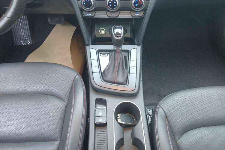 Used Hyundai Elantra (6th Generation / Lingdong) 2020 1.4T Dual-Clutch Xuan Dong · Dynamic Version Gear Lever